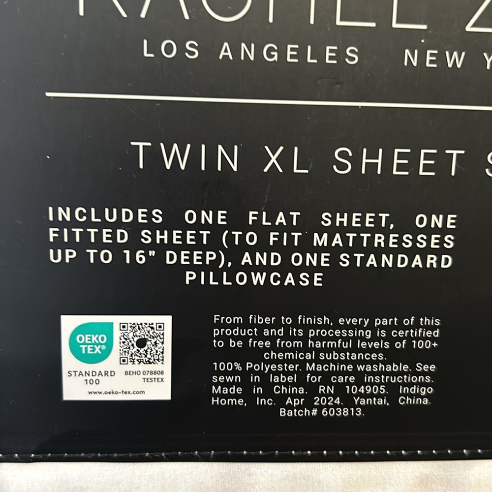 Rachel Zoe Twin XL sheet Set Pink Red Strawberry Colorful New - Picture 2 of 2